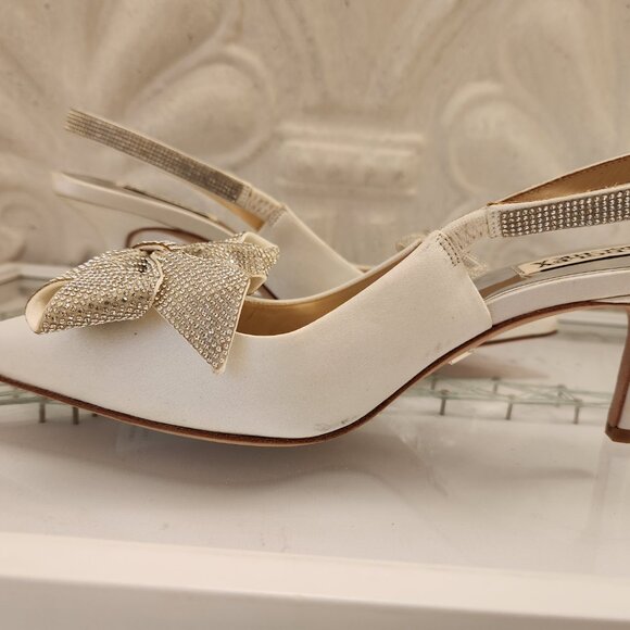 Badgley Mischka Bow detail sling back heels. NWT. Size 6 - Picture 5 of 11